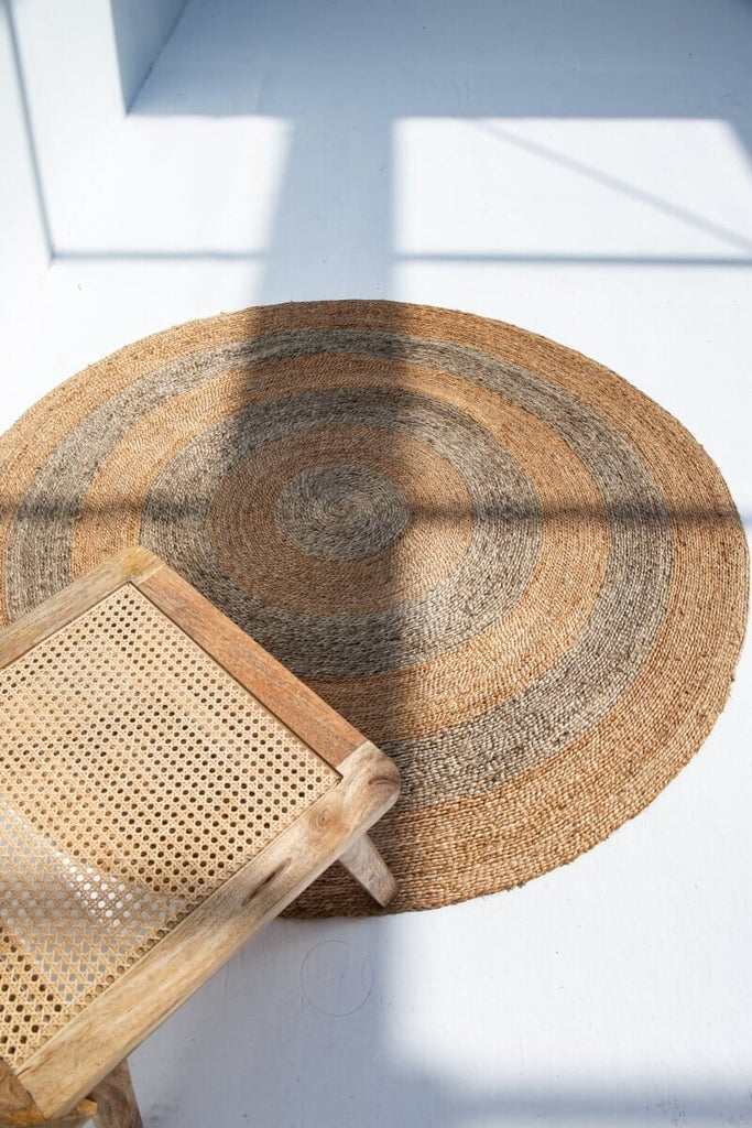 Tranquil Rounds - Gray and Beige Crochet Natural Round Jute Rug (2 Sizes)