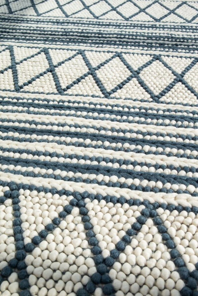 Coastal Breeze - Natural White & Blue Patterned Woven Rug (2 Sizes)