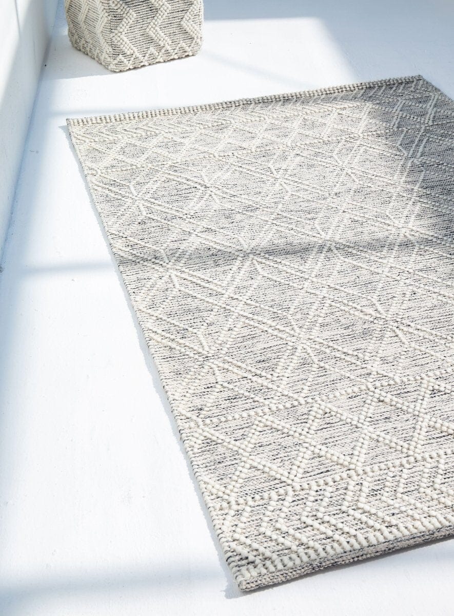 Diamond Radiance - Natural White Woven Diamond Patterned Rug (5 Sizes)