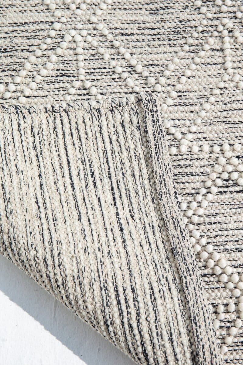 Diamond Radiance - Natural White Woven Diamond Patterned Rug (5 Sizes)