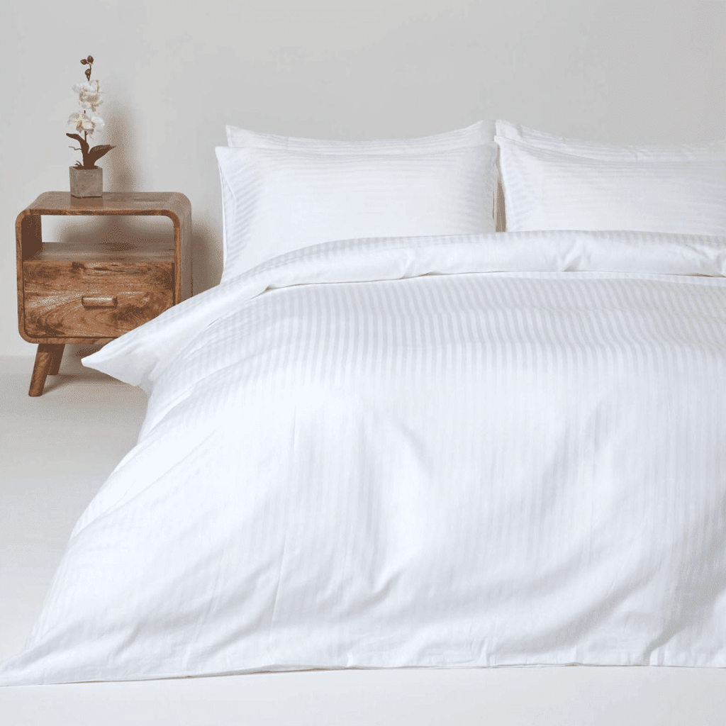 Premium High-quality Stripe Bed Sheet Duvet Cover and Pillow Cases Set (6 Pieces Set) Homekode Once Size (King/Queen) White 