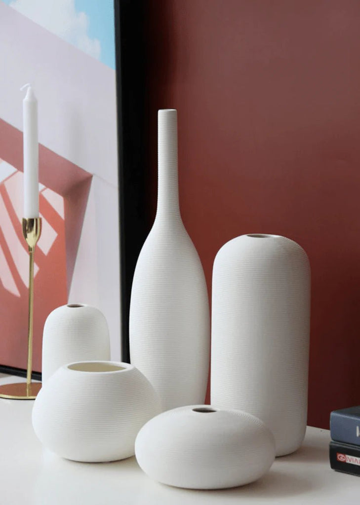 Ceramic White Textured Long Vase (15x22 CM)
