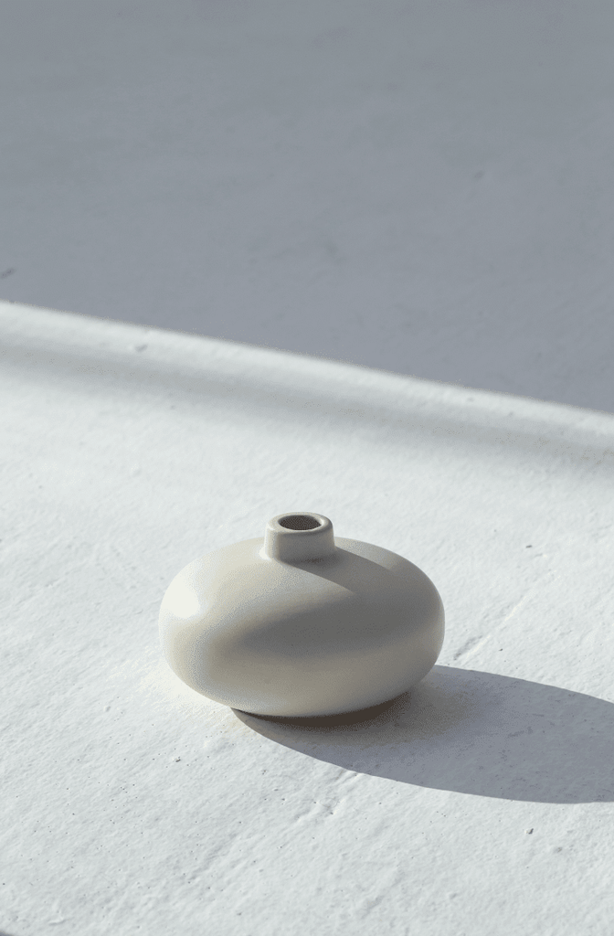 Flat Round White Ceramic Vase Homekode 